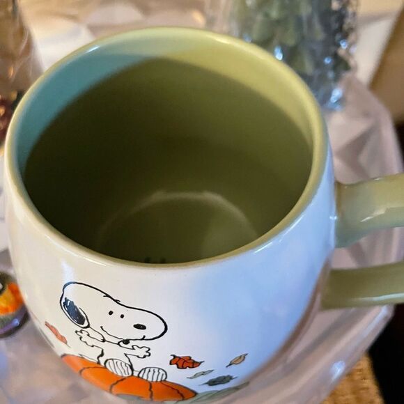 Snoopy Great Pumpkin Coffee Cup with Holiday Candles - Picture 9 of 14